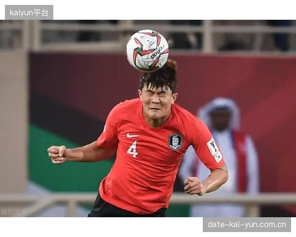 拜仁后卫金玟哉经历完整赛季考验，其防守硬度是韩国队后防基石。